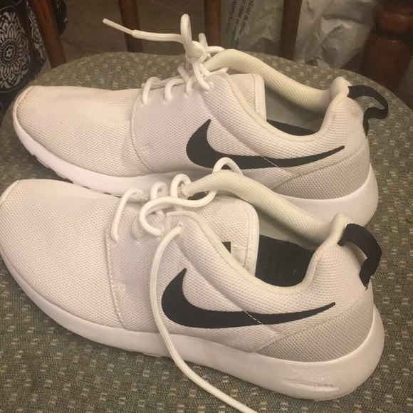 Nike Roshe One ZZ Shoes - Sneakers